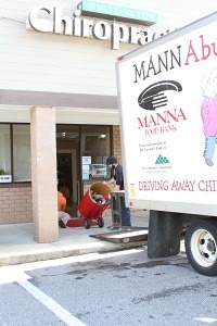 Image of Dr. Whittington loading MANNA food truck